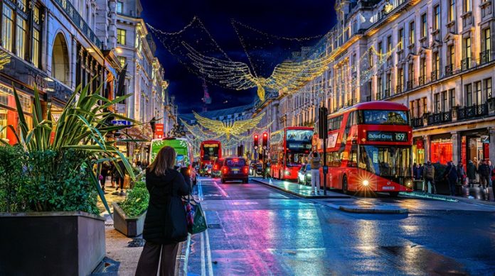 Boxing Day footfall hits 10-year high with late surge of bargain hunters