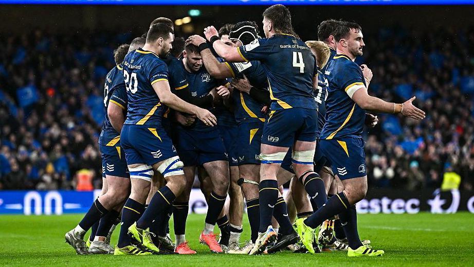 Leinster players celebrate winning the game against La Rochelle