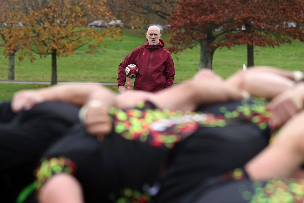 Welsh players arrive in camp as ‘priceless’ star ‘must start’ England v Wales