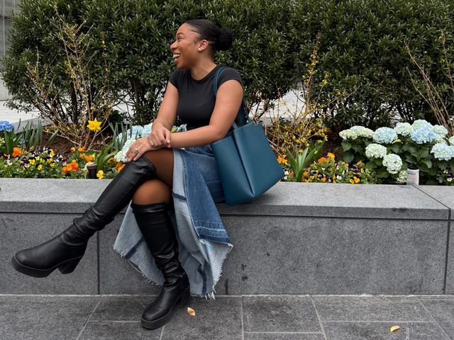 Editor sitting outside with teal tote