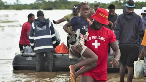 People cling to treetops as ‘worst floods in a generation’ sweep Mozambique