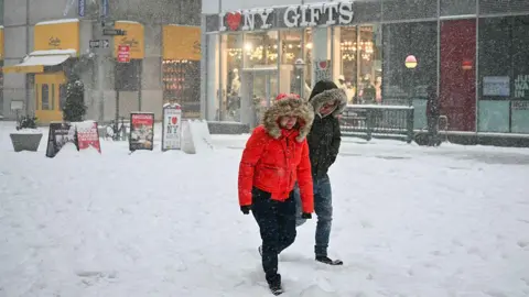 Hundreds of thousands without power as winter storm hits US