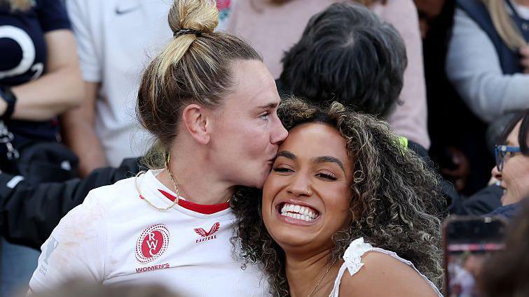 Meg Jones kisses partner Celia Quansah after winning the World Cup at Allianz Stadium