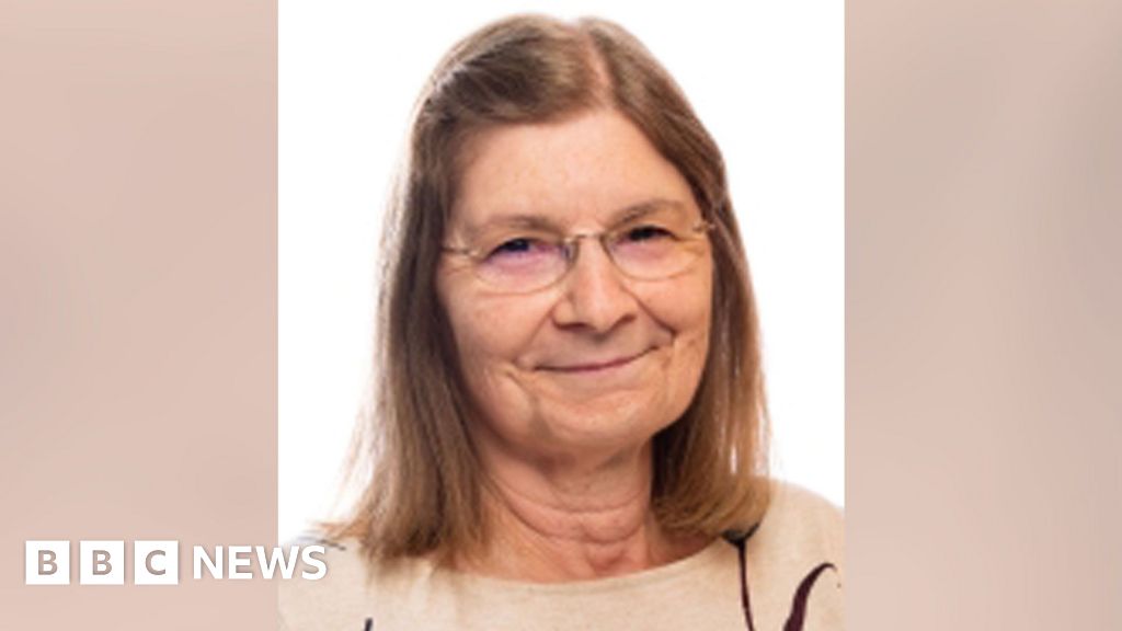 Councillor who defected from Reform told to resign