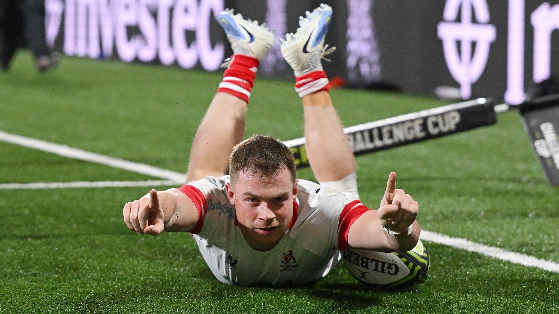 Zac Ward scores a try