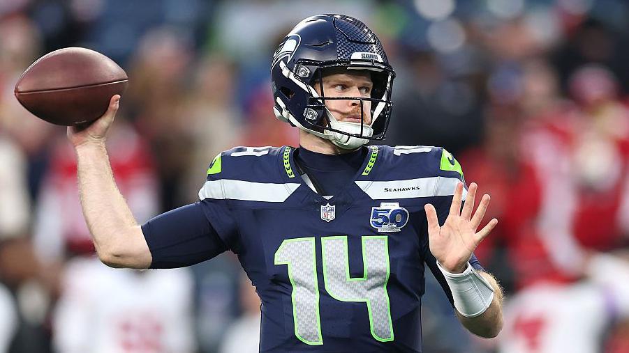 Sam Darnold throws the ball