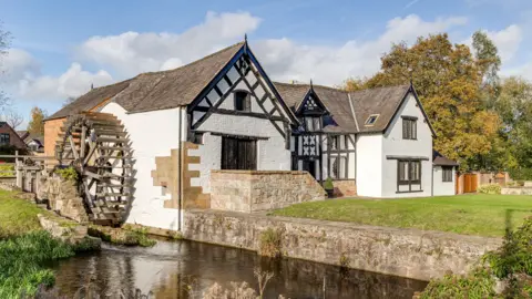 Fancy buying a home that inspired a Turner painting? It’s yours for £1.5m