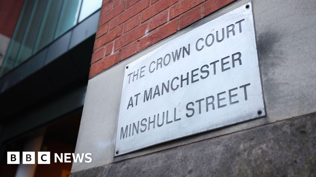 Grooming trial collapsed over jury WhatsApp group