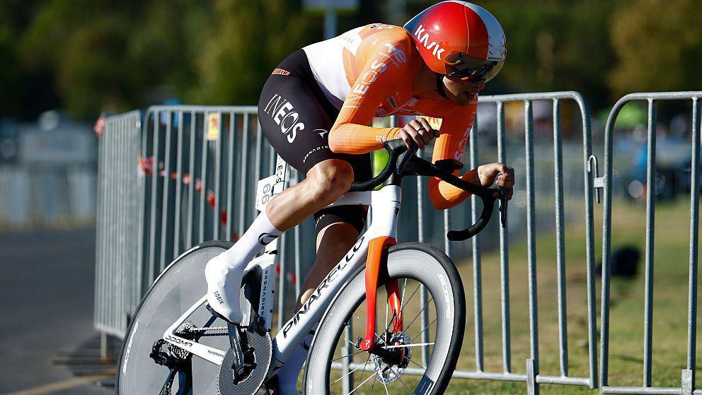 Sam Watson competes in the Tour Down Under prologue