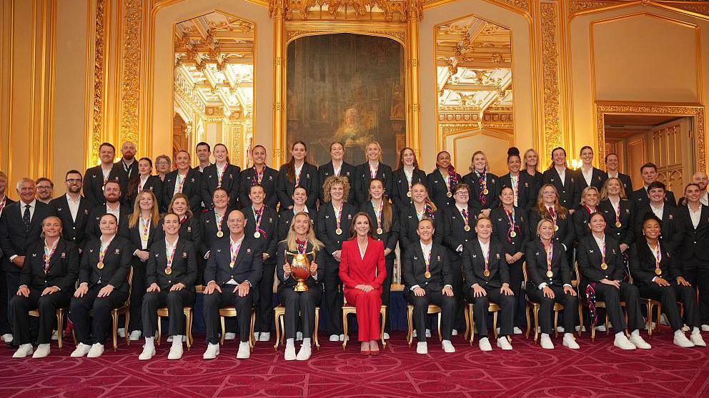 The England squad and the Princess of Wales pose for a picture with the World Cup trophy
