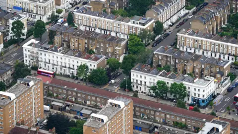 Ground rents to be capped at £250 a year for leaseholders