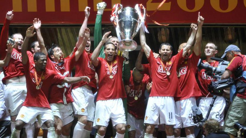 Manchester United players celebrate winning the Champions League in 2008