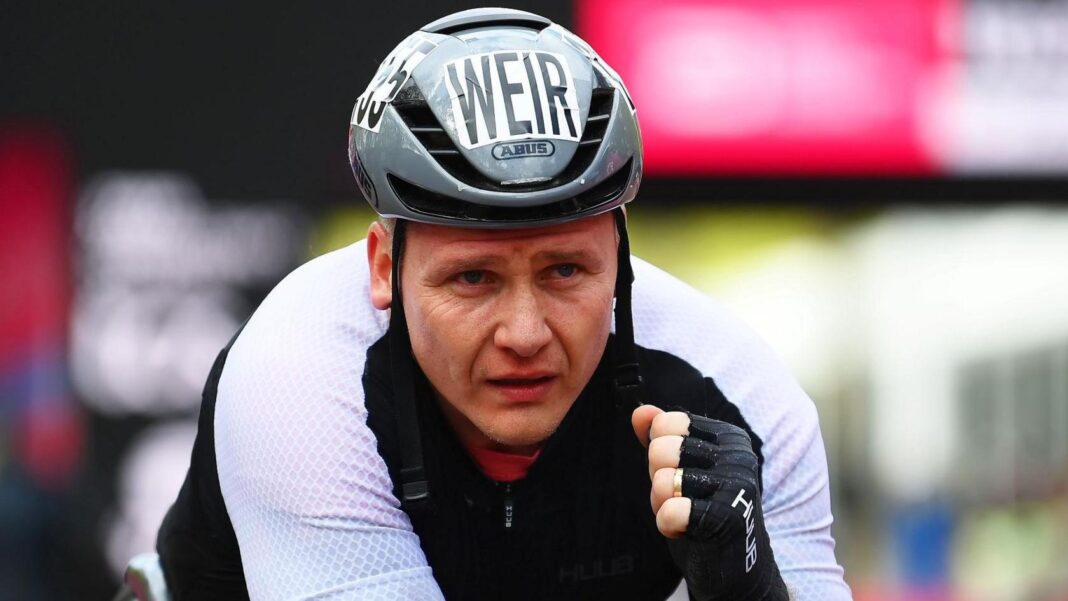 ‘An all-time great’ – Weir aims to deny Hug in London