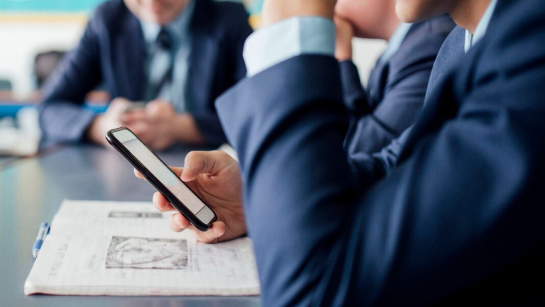 Schools should be ‘phone-free’ all day, education secretary tells teachers