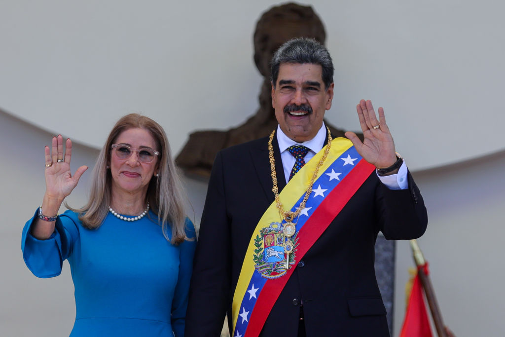 Nicol&amp;aacute;s Maduro and his wife Cilia Flores