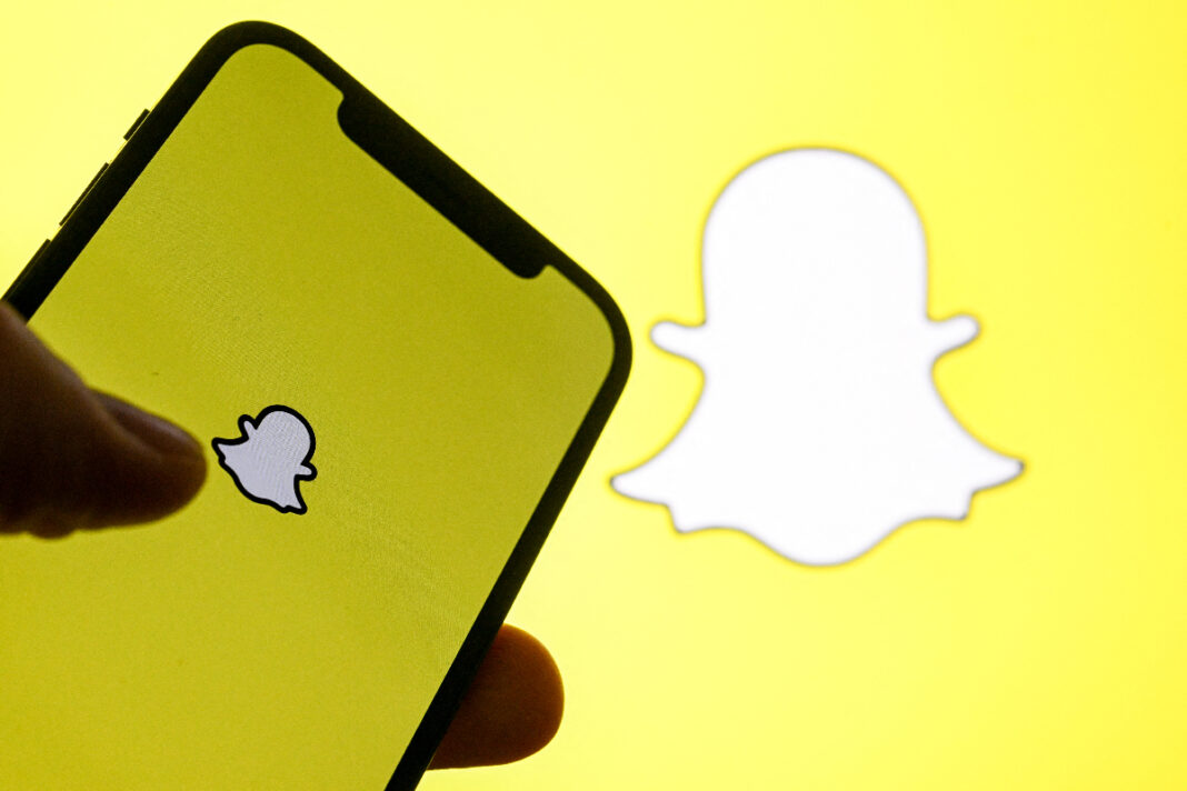 Snapchat now lets you share what you’re listening to in real time Snapchat now lets you share what you’re listening to in real time