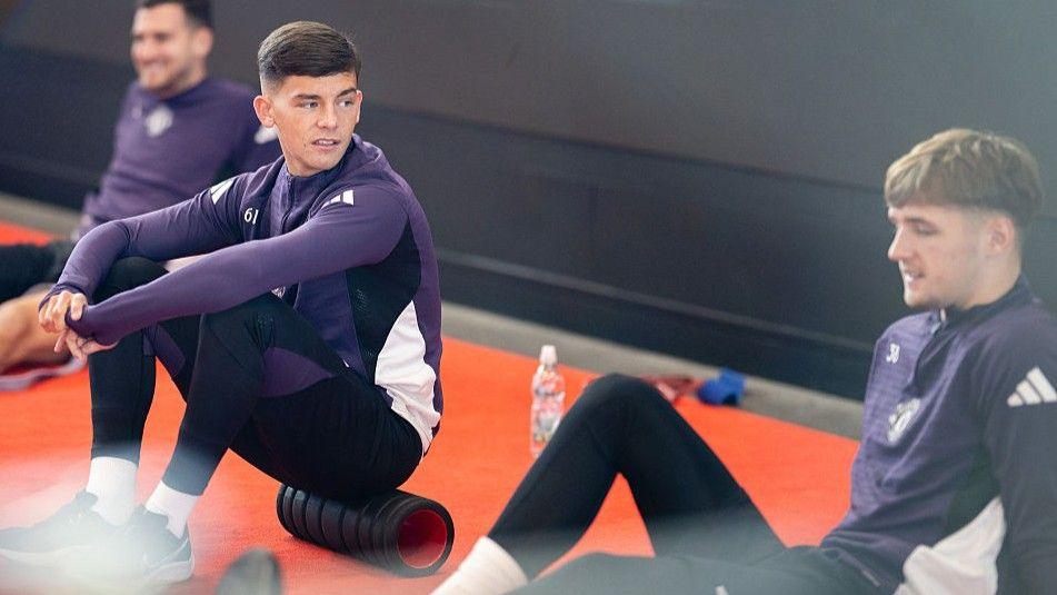 Manchester United duo Shea Lacey and Jack Fletcher (right)