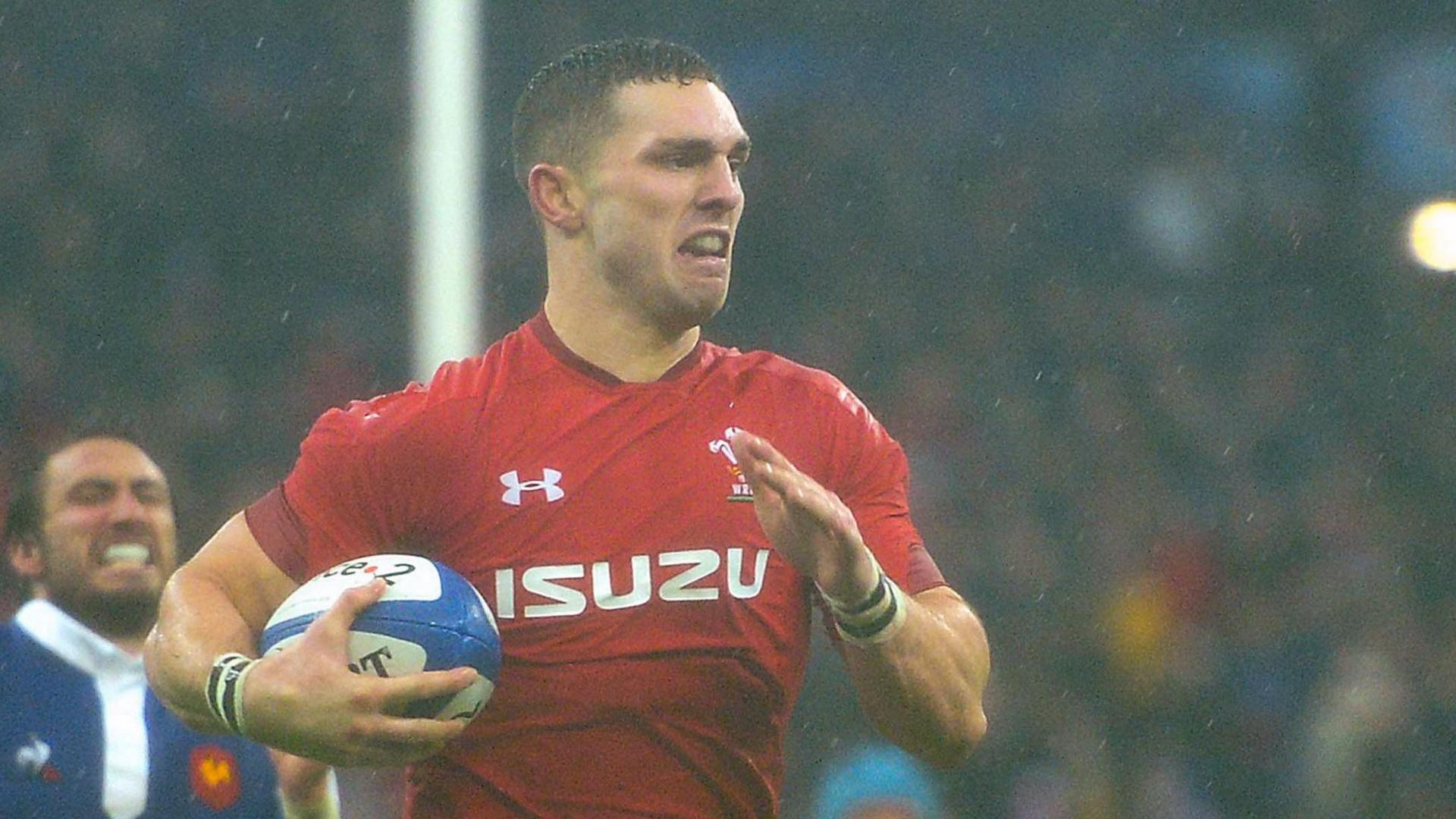 George North runs with the ball against France