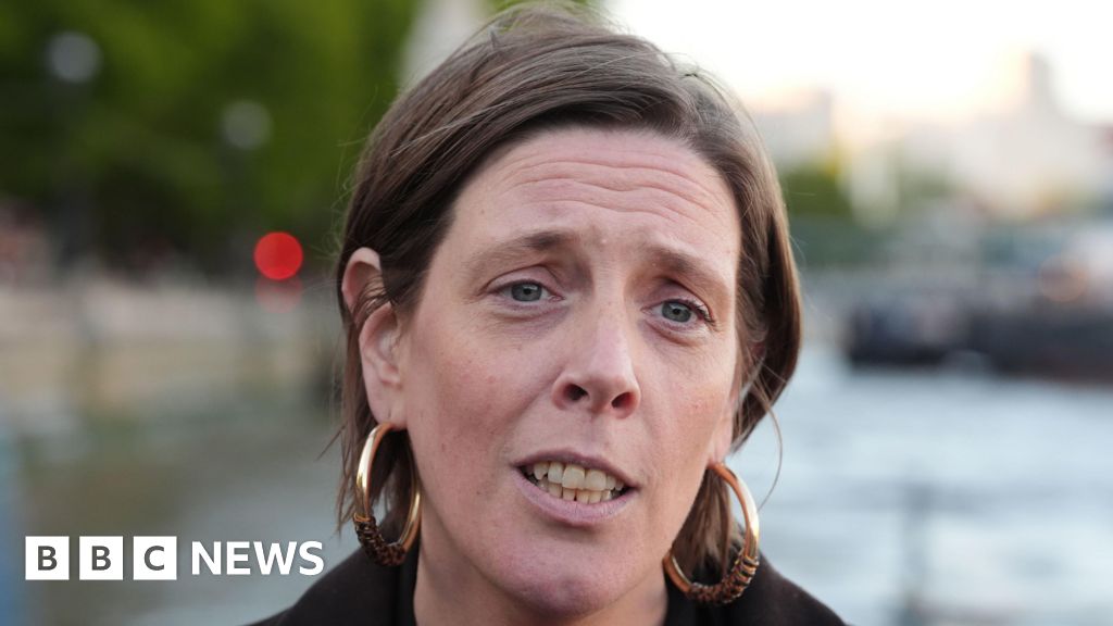 Jess Phillips resigns as minister adding pressure on Starmer Jess Phillips resigns as minister adding pressure on Starmer