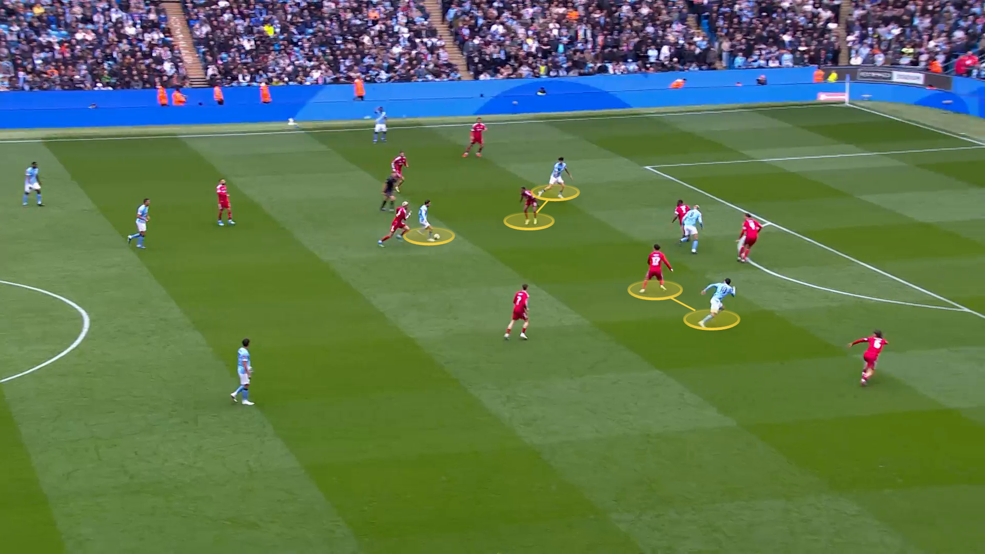 Screengrab showing Bernardo Silva positioned in the middle of the pitch on the ball with Nico O'Reilly to his left and Rayan Cherki to his right as attacking midfielders. Liverpool's midfield pairing in their 4-4-2 shape mark O'Reilly and Cherki, leaving Bernardo unmarked on the ball.