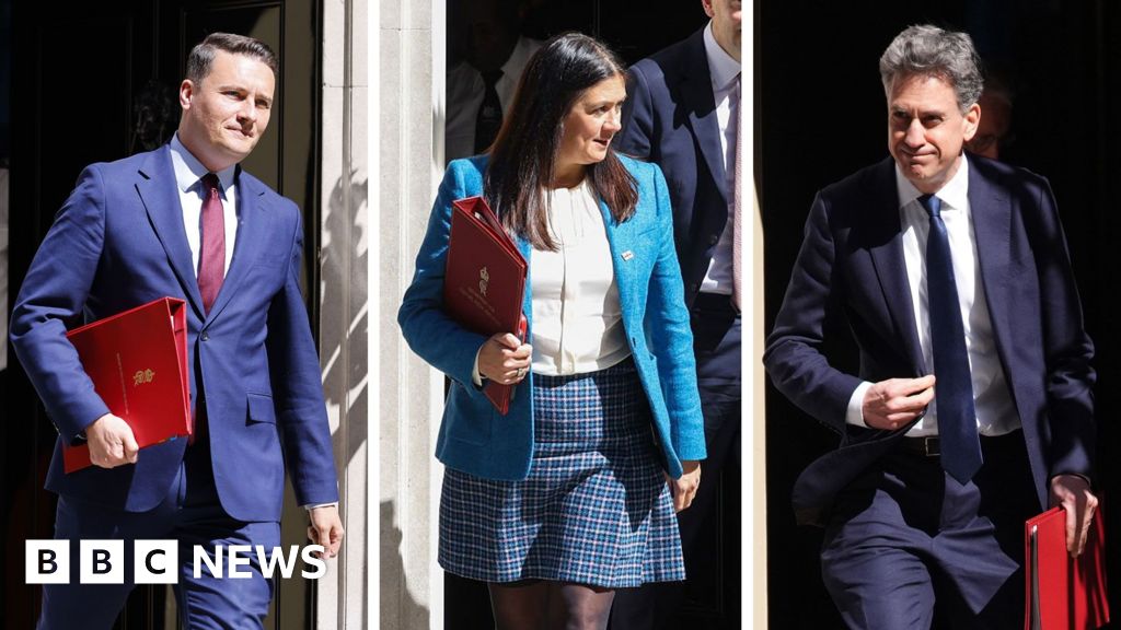 Watch: Reporters shout questions at ministers leaving No 10 Watch: Reporters shout questions at ministers leaving No 10