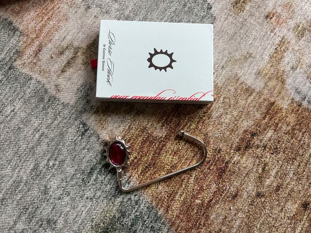 Courtney Kinnare purse hook