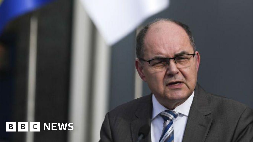 Bosnia’s powerful peace envoy quits, with questions over role’s future Bosnia’s powerful peace envoy quits, with questions over role’s future