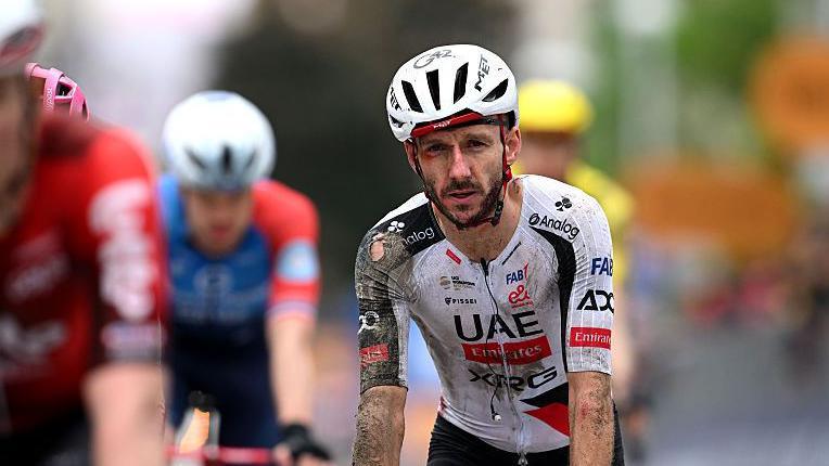 Adam Yates finishes stage 2 of the Giro d'italia