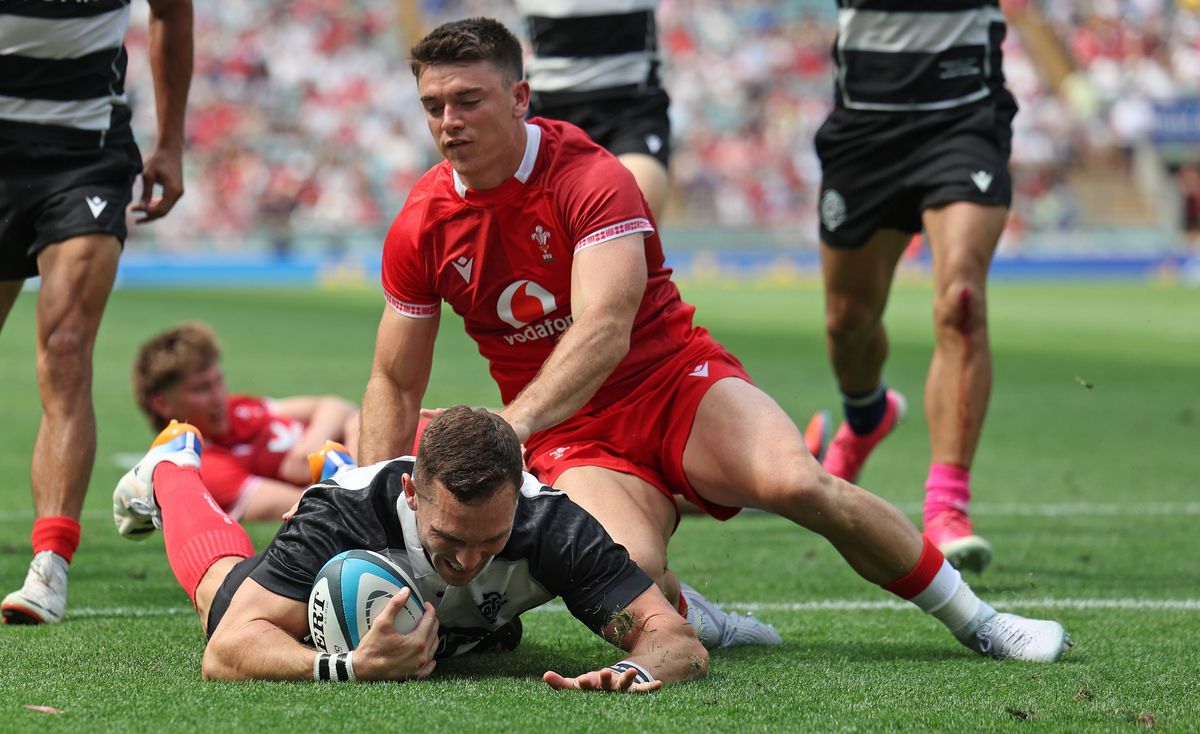 George North of Barbarians scores their second try