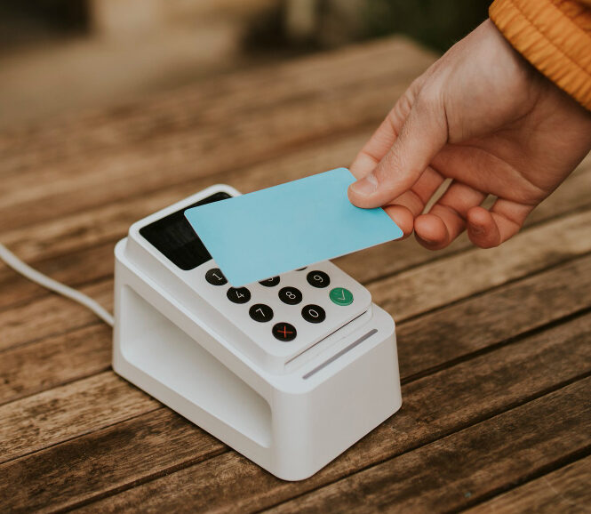 Top Card and Contactless Readers for UK Small Businesses (Fees, Features & Reviews) Top Card and Contactless Readers for UK Small Businesses (Fees, Features & Reviews)