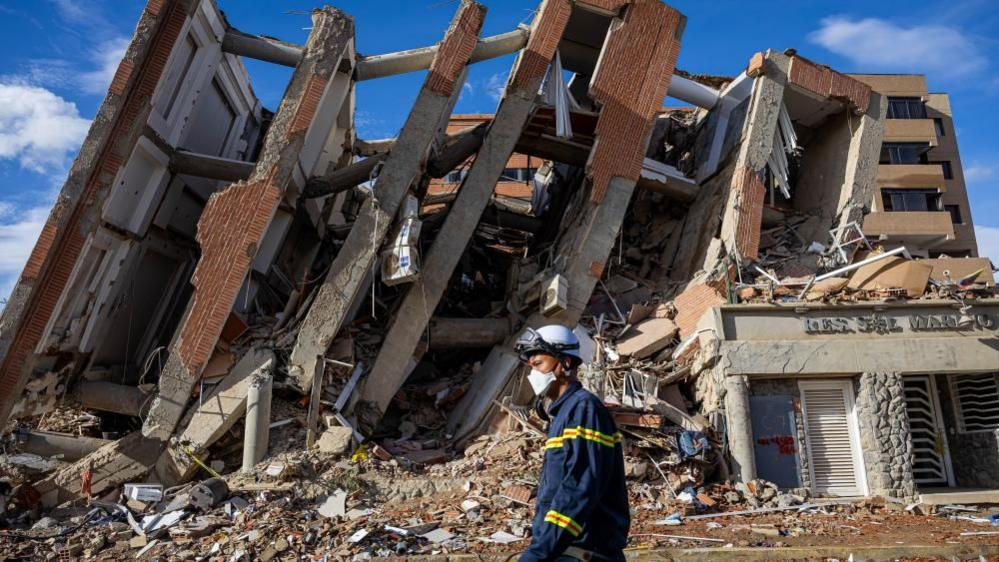 Three-year-old rescued and taken to hospital six days after Venezuela quake Three-year-old rescued and taken to hospital six days after Venezuela quake
