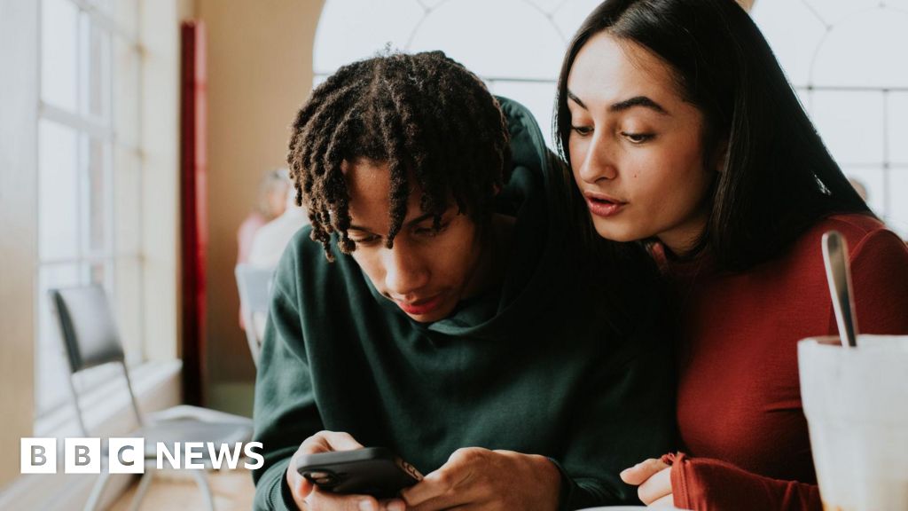Under-16s to be banned from TikTok, YouTube and other social media by next spring, Starmer says Under-16s to be banned from TikTok, YouTube and other social media by next spring, Starmer says