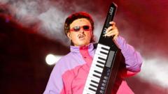 US musician Oliver Tree dies as two helicopters crash mid-air US musician Oliver Tree dies as two helicopters crash mid-air