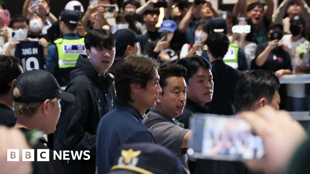 Why are South Korean fans so angry at their football coach? Why are South Korean fans so angry at their football coach?