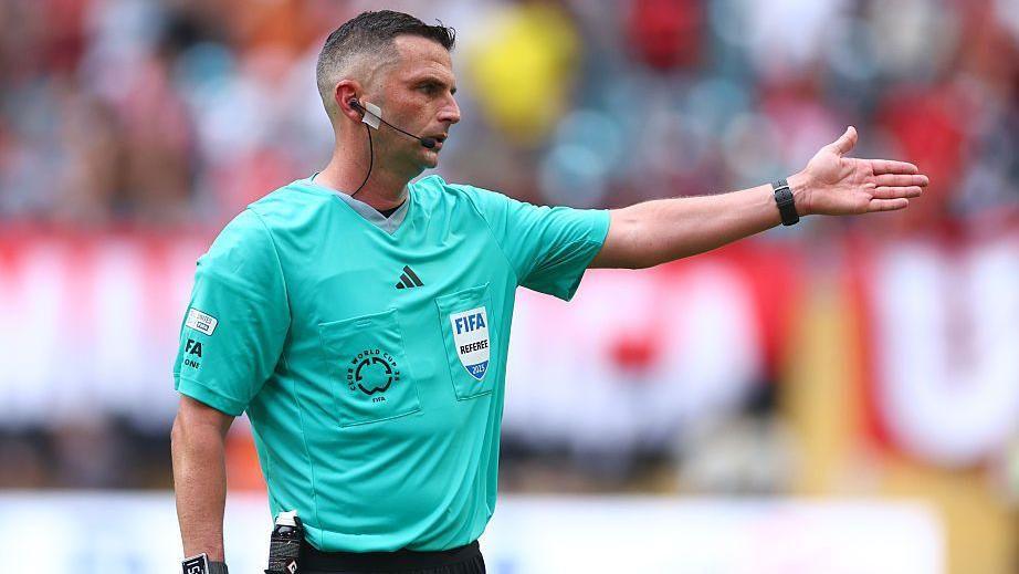 Referee Michael Oliver