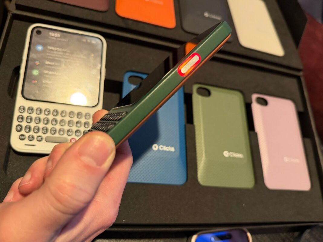 Clicks shows off its BlackBerry-inspired phone in a new hands-on video Clicks shows off its BlackBerry-inspired phone in a new hands-on video