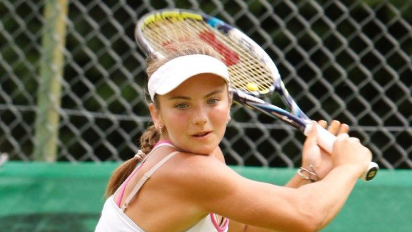 Ellie-Rose Griffiths playing tennis