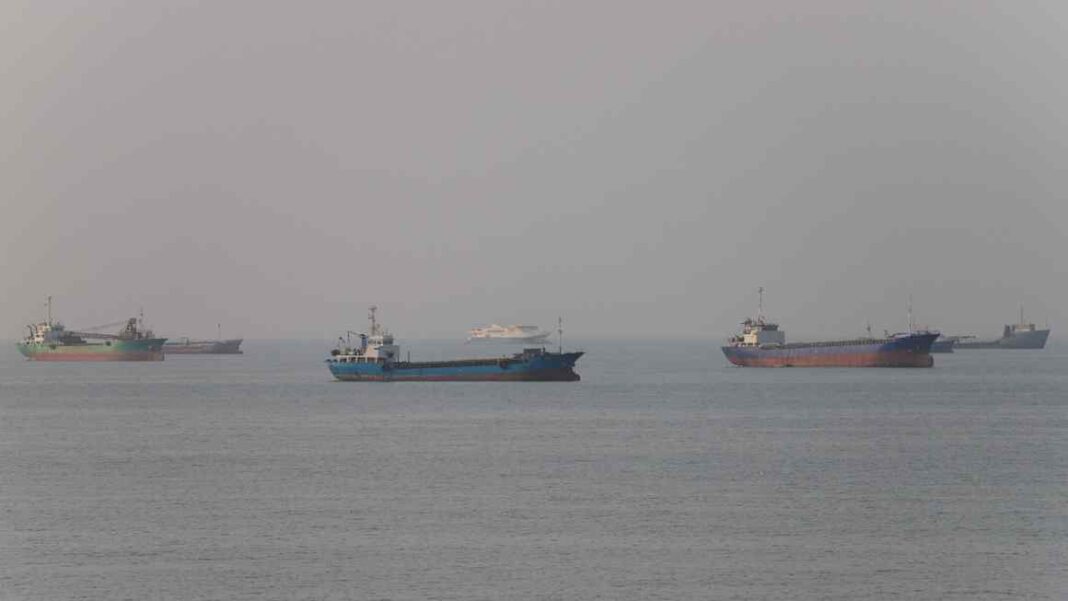 Attack in Strait of Hormuz halts evacuation plan for stranded ships Attack in Strait of Hormuz halts evacuation plan for stranded ships