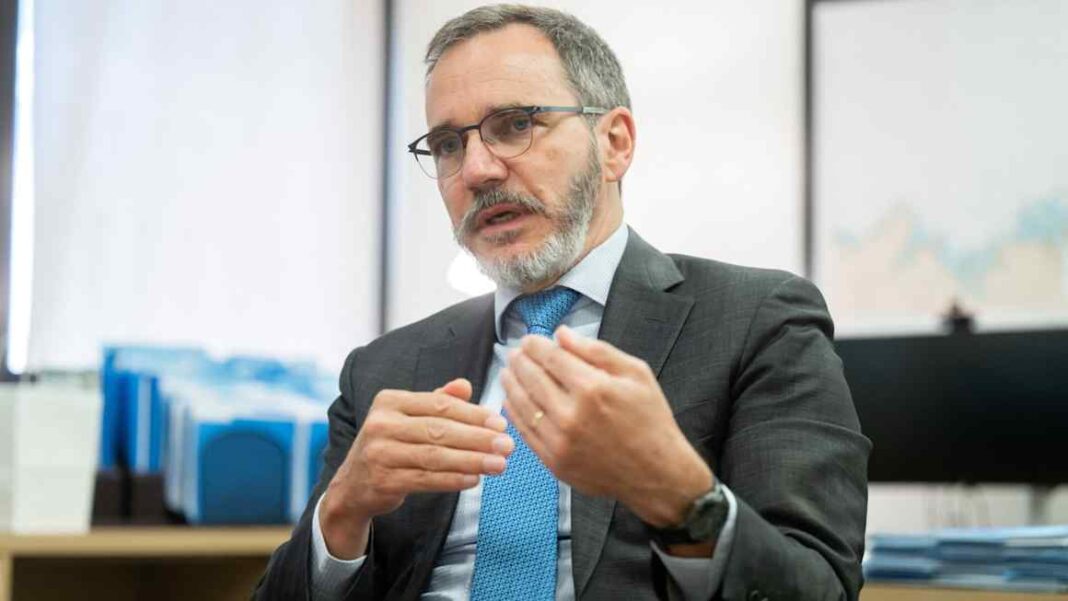 ‘Tit-for-tat’ trade warfare threatens global economy, says IMF chief economist ‘Tit-for-tat’ trade warfare threatens global economy, says IMF chief economist