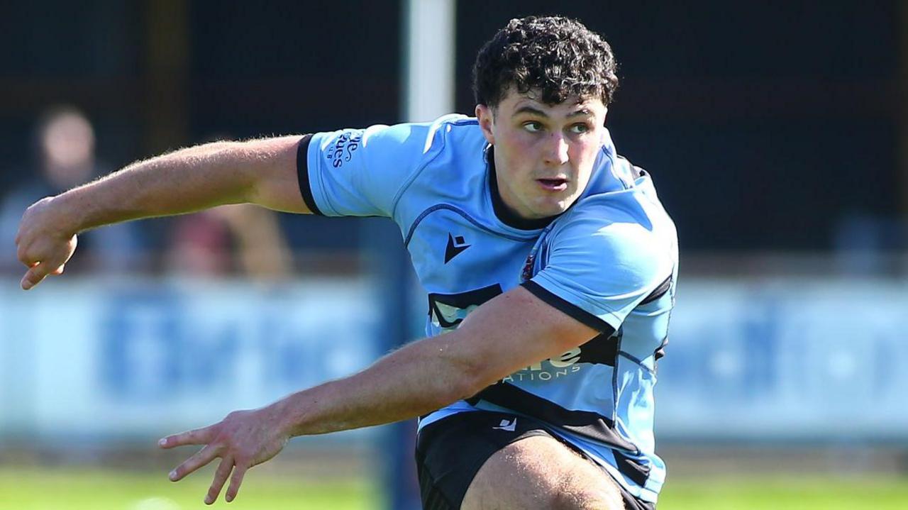 Harri Wilde kicks for goal with Cardiff RFC in Super Rygbi Cymru