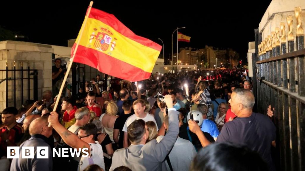 Watch: Celebrations as Gibraltar-Spain border fence removed Watch: Celebrations as Gibraltar-Spain border fence removed