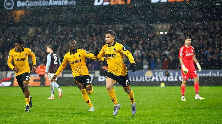 Midfielder Gomes close to £38m Villa move Midfielder Gomes close to £38m Villa move