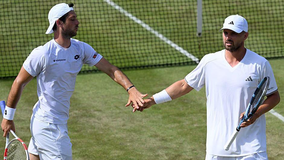 GB’s Cash & Glasspool win again to extend doubles defence GB’s Cash & Glasspool win again to extend doubles defence
