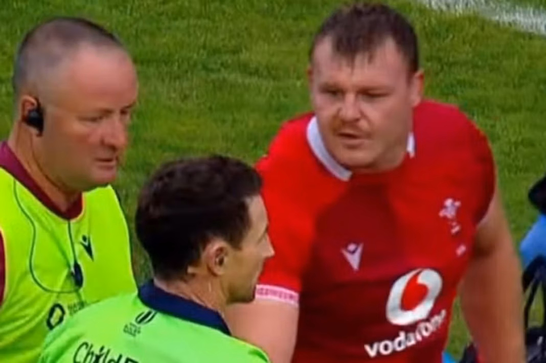 Dewi Lake’s actions as he left pitch say it all as TV mics pick up ref exchange Dewi Lake’s actions as he left pitch say it all as TV mics pick up ref exchange
