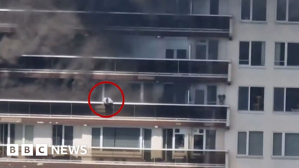 Watch: Man seen climbing from balcony during Antwerp fire Watch: Man seen climbing from balcony during Antwerp fire