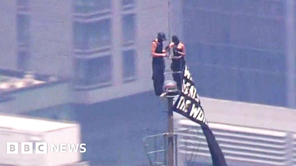 Watch: Two people climb to highest point of Empire State Building Watch: Two people climb to highest point of Empire State Building