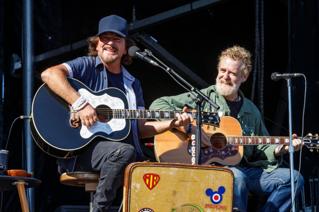 Oscar-winning songwriter Glen Hansard killed in crash Oscar-winning songwriter Glen Hansard killed in crash