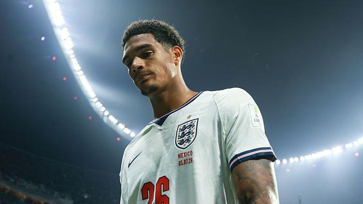Pickford revelled in the pressure of The Azteca after Jarell Quansah was sent off against Mexico.