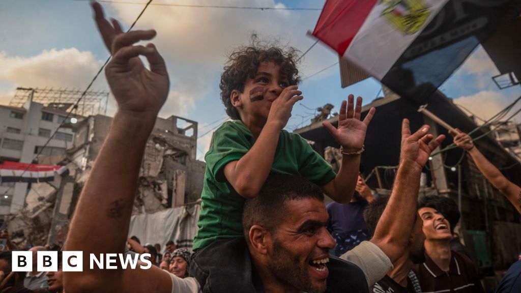 Watch: Gaza football fans watch World Cup from rubble Watch: Gaza football fans watch World Cup from rubble