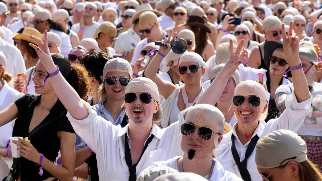 Pitbull fans set Guinness World Record at BST Hyde Park show Pitbull fans set Guinness World Record at BST Hyde Park show